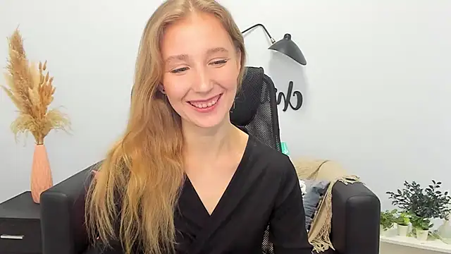 LolaWilsons online show from 02.27.25