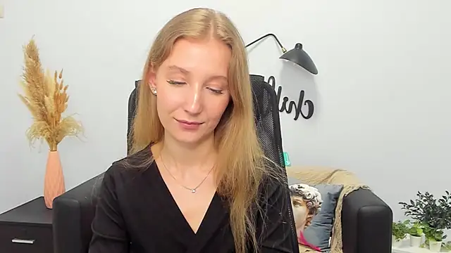 LolaWilsons online show from 03.06.25