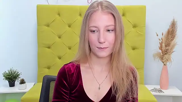 Snapshot of LolaWilsons chatting on 02.04.26 LolaWilsons online show from 02.04.26