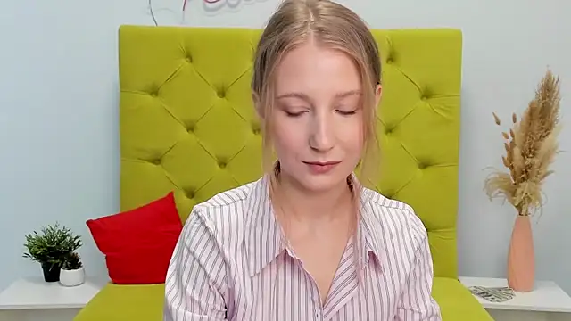 Snapshot of LolaWilsons chatting on 02.25.26 LolaWilsons online show from 02.25.26