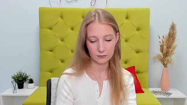 LolaWilsons online show from 05.04.26