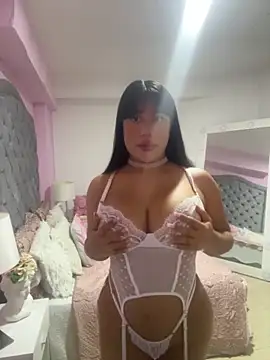 Snapshot of AshleyFerrer chatting on 11.16.25 AshleyFerrer online show from 11.16.25