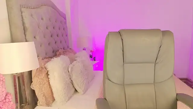 Snapshot of AshleyFerrer chatting on 03.17.26 AshleyFerrer online show from 03.17.26