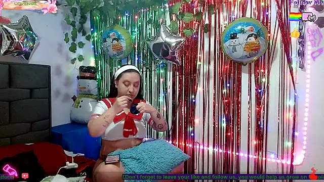 Snapshot of the_lesbian_game chatting on 12.22.25 the lesbian game online show from 12.22.25