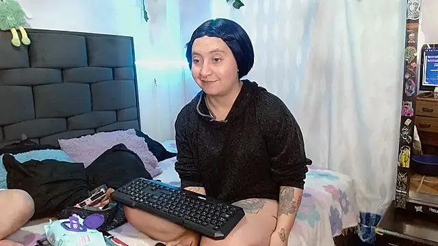 Snapshot of the_lesbian_game chatting on 02.12.26 the lesbian game online show from 02.12.26