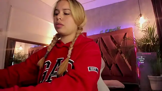 Haelycute online show from 02.01.25