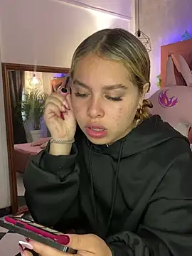 Haelycute online show from 02.12.25