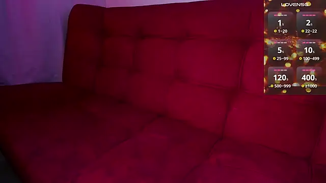 Snapshot of ohpetitemuse chatting on 12.17.25 ohpetitemuse online show from 12.17.25