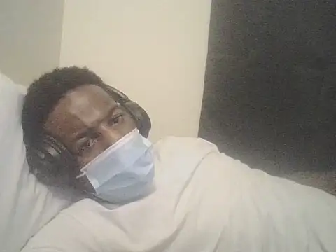 Snapshot of DreamvilleINC chatting on 10.08.25 DreamvilleINC online show from 10.08.25