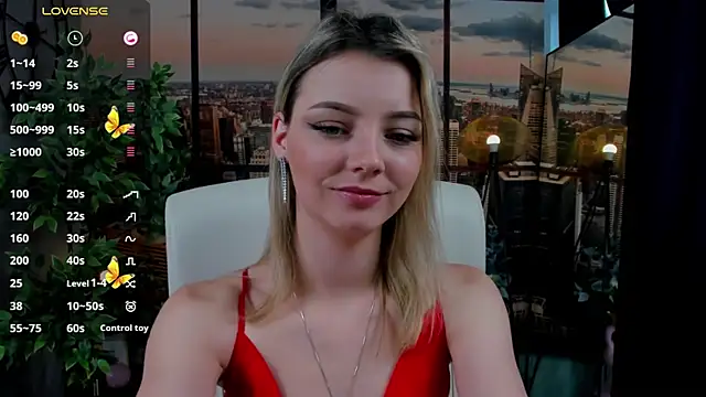 Snapshot of pretty_little_thing chatting on 12.06.24 pretty little thing online show from 12.06.24