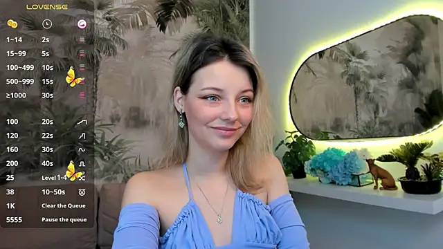 Snapshot of pretty_little_thing chatting on 01.13.25 pretty little thing online show from 01.13.25