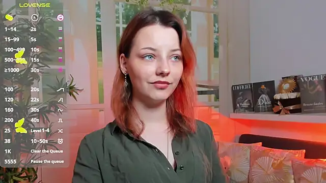 Snapshot of pretty_little_thing chatting on 03.13.25 pretty little thing online show from 03.13.25