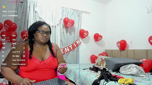 Snapshot of lilybaudyn_ chatting on 02.13.26 lilybaudyn online show from 02.13.26