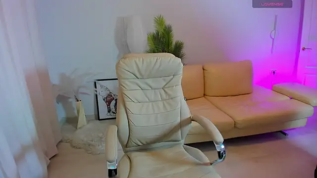Daniela Kitty  online show from 05.23.26