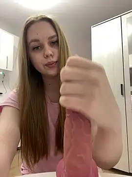 Marylallka5 online show from 04.28.26
