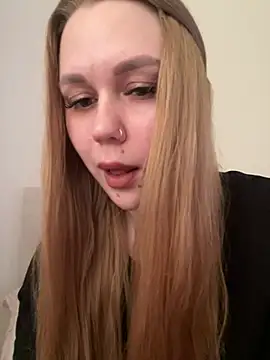 Snapshot of Marylallka5 chatting on 06.25.26 Marylallka5 online show from 06.25.26