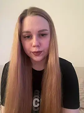 Snapshot of Marylallka5 chatting on 06.26.26 Marylallka5 online show from 06.26.26