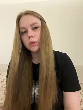 Snapshot of Marylallka5 chatting on 07.18.26 Marylallka5 online show from 07.18.26