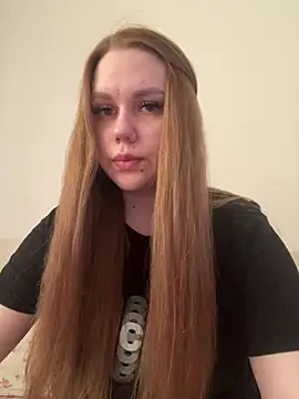 Snapshot of Marylallka5 chatting on 07.26.26 Marylallka5 online show from 07.26.26