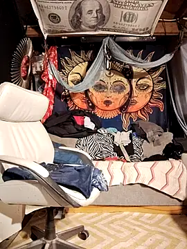 Snapshot of Gillygilly76 chatting on 11.09.25 Gillygilly76 online show from 11.09.25