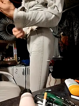 Snapshot of Gillygilly76 chatting on 11.14.25 Gillygilly76 online show from 11.14.25