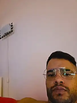 Snapshot of Macholatino8611 chatting on 11.08.25 Macholatino8611 online show from 11.08.25