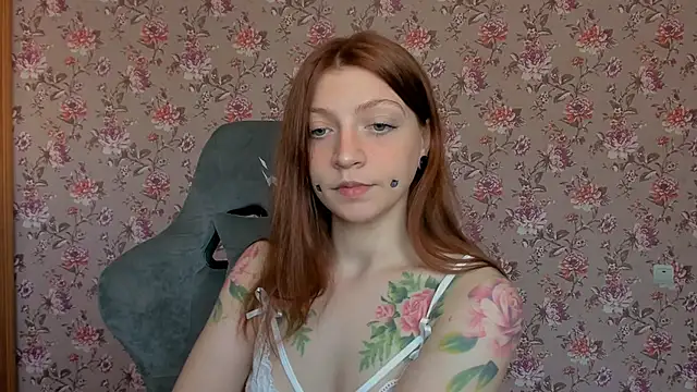 Snapshot of Lolly_Haze chatting on 06.19.26 Lolly Haze online show from 06.19.26