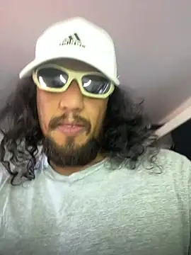 Snapshot of Cuteandhornyy chatting on 03.19.26 Cuteandhornyy online show from 03.19.26