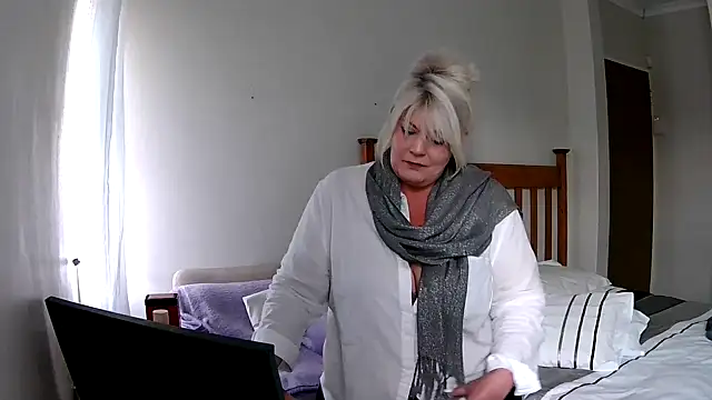 Miahotmilf online show from 12.16.24