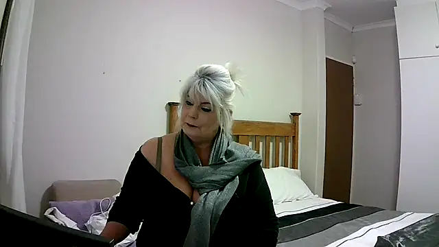 Miahotmilf online show from 12.31.24