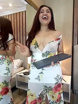 Snapshot of MonicaMoret chatting on 03.14.25 MonicaMoret online show from 03.14.25