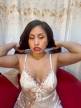 Snapshot of MonicaMoret chatting on 01.12.26 MonicaMoret online show from 01.12.26