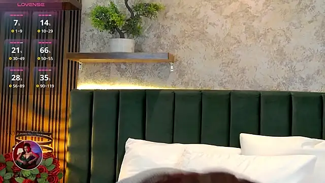 Snapshot of MonicaMoret chatting on 07.16.26 MonicaMoret online show from 07.16.26