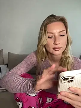 Snapshot of belle98 chatting on 02.11.26 belle98 online show from 02.11.26