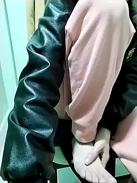 Luxcute286 online show from 02.17.25