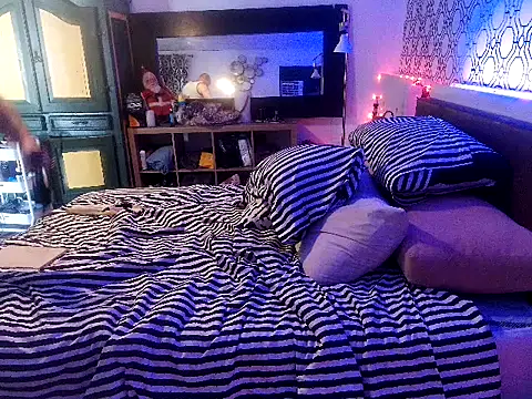 Snapshot of RawRyder8 chatting on 09.17.25 RawRyder8 online show from 09.17.25