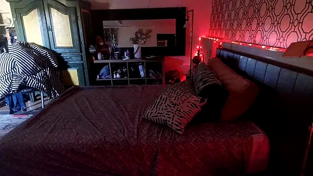 Snapshot of RawRyder8 chatting on 10.06.25 RawRyder8 online show from 10.06.25