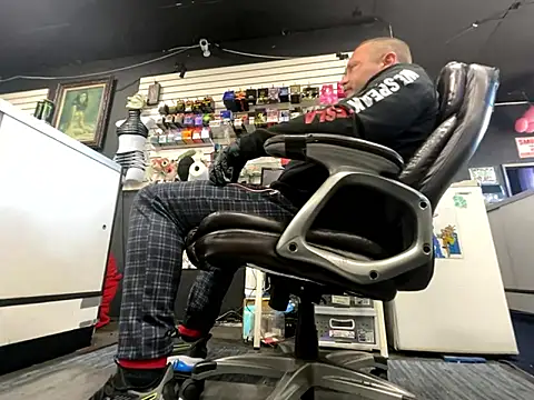 Snapshot of RawRyder8 chatting on 11.06.25 RawRyder8 online show from 11.06.25