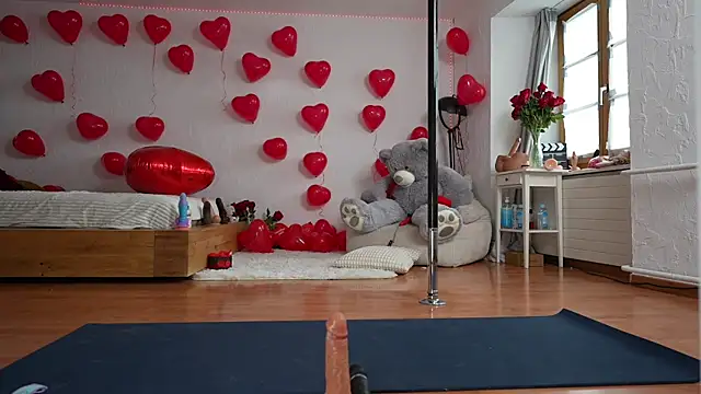 Snapshot of missdaisydiamond777 chatting on 02.11.25 missdaisydiamond777 online show from 02.11.25