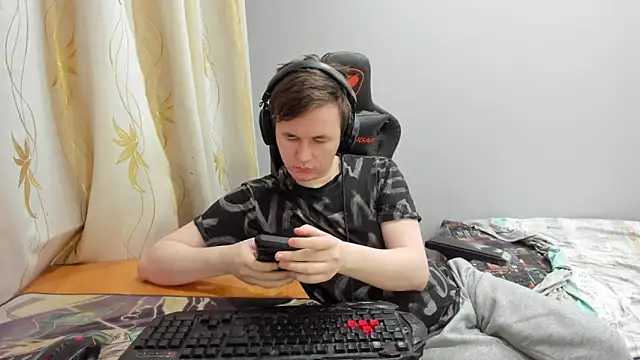 Snapshot of iliaskrislove chatting on 06.11.26 iliaskrislove online show from 06.11.26