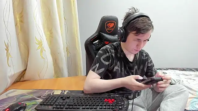 Snapshot of iliaskrislove chatting on 06.12.26 iliaskrislove online show from 06.12.26