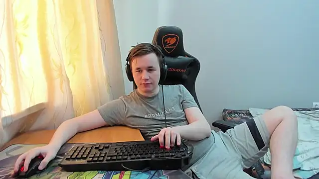 Snapshot of iliaskrislove chatting on 06.19.26 iliaskrislove online show from 06.19.26