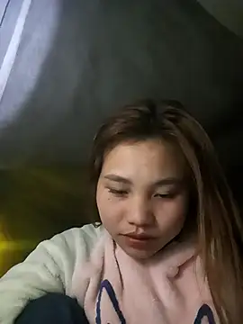 Snapshot of tamaien chatting on 02.14.25 tamaien online show from 02.14.25