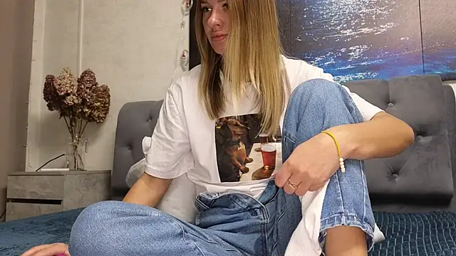 Snapshot of Strip-Lady chatting on 03.18.26 Strip-Lady online show from 03.18.26