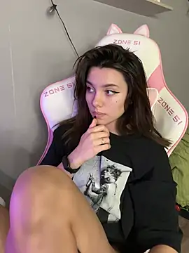 Snapshot of MashkaRay chatting on 01.29.25 MashkaRay online show from 01.29.25