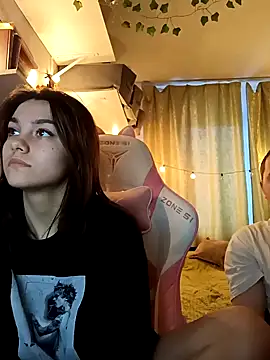 Snapshot of MashkaRay chatting on 02.19.25 MashkaRay online show from 02.19.25