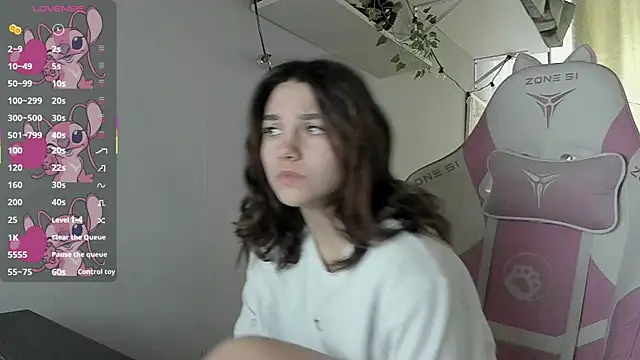 Snapshot of MashkaRay chatting on 02.25.25 MashkaRay online show from 02.25.25