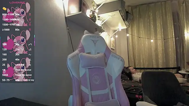 Snapshot of MashkaRay chatting on 03.05.25 MashkaRay online show from 03.05.25