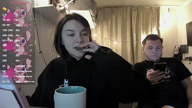 Snapshot of MashkaRay chatting on 03.15.25 MashkaRay online show from 03.15.25