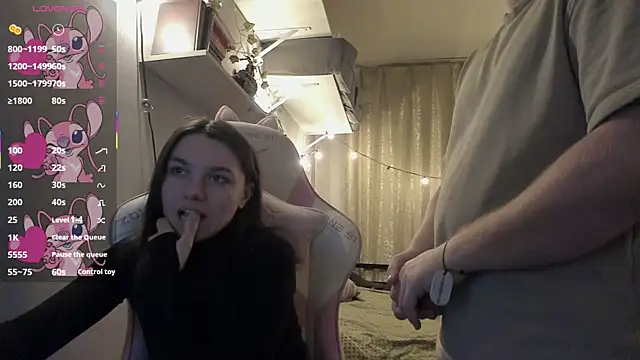 Snapshot of MashkaRay chatting on 03.18.25 MashkaRay online show from 03.18.25